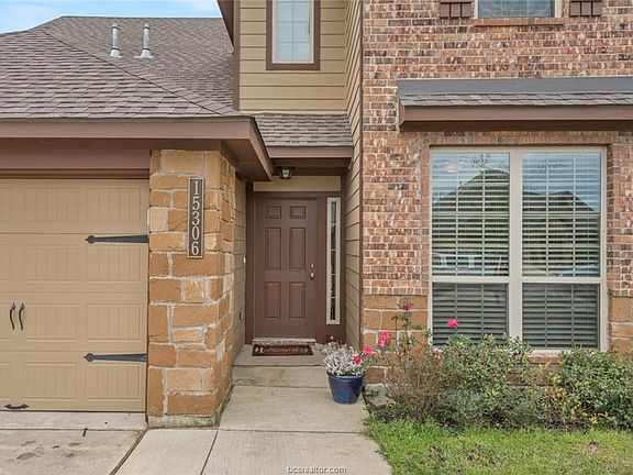 3rd image of 15306 Lowry Meadow Ln