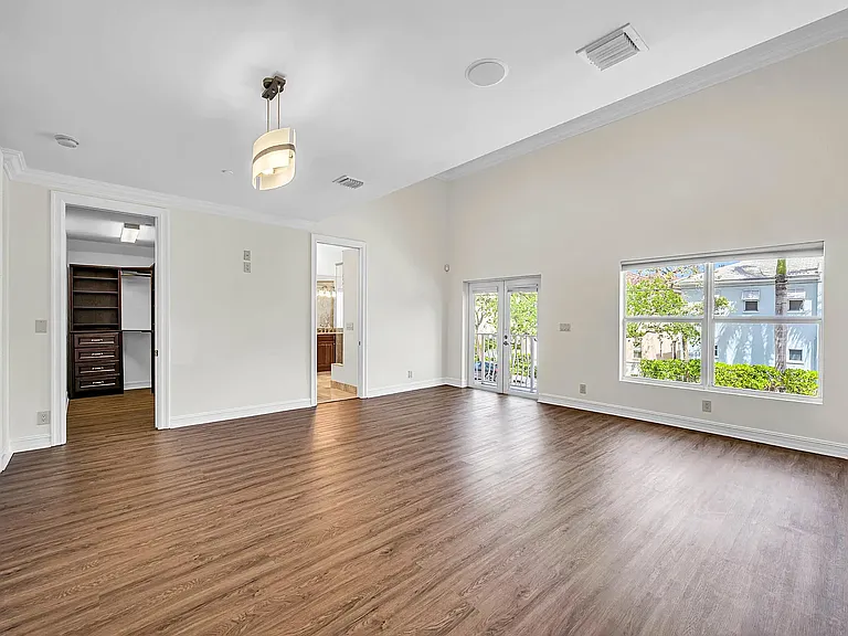 903 NE 17th Way #104 — Photo 11