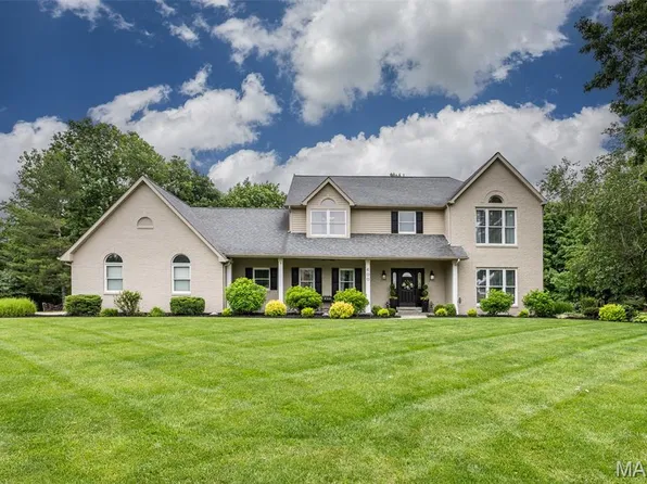 600 E Waters Edge Dr, Shiloh, IL 62221