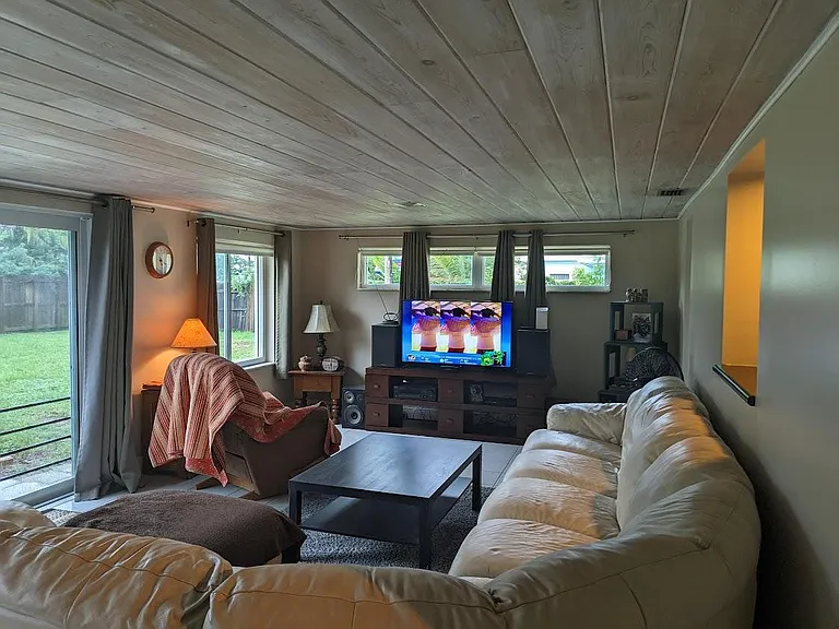 243 SW 12th Ave — Photo 8