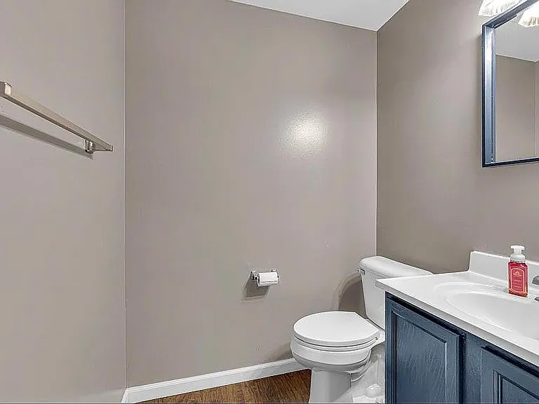 401 Heritage Commons Cir — Photo 23