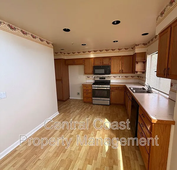 1938 Harvard Ct — Photo 7