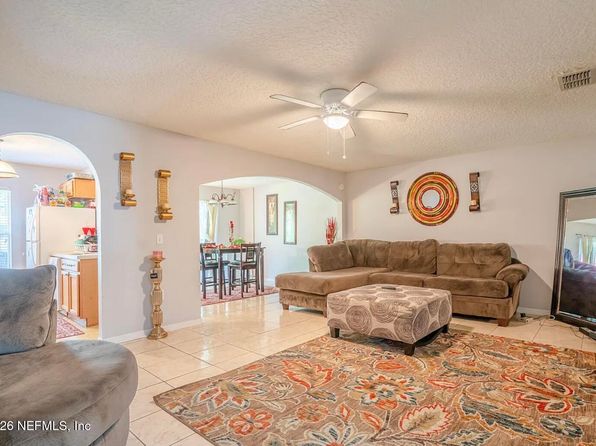 11898 Lake Bend Cir