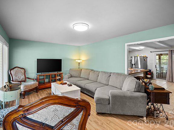 5th image of 601 Wilmar St NW