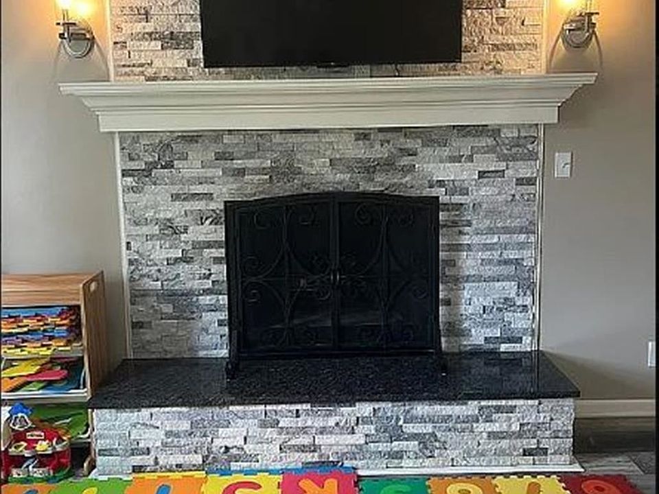 2nd image of 2000 Sutton Dr