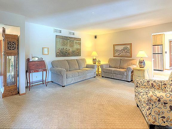5th image of 7207 Laurel Cherry Dr