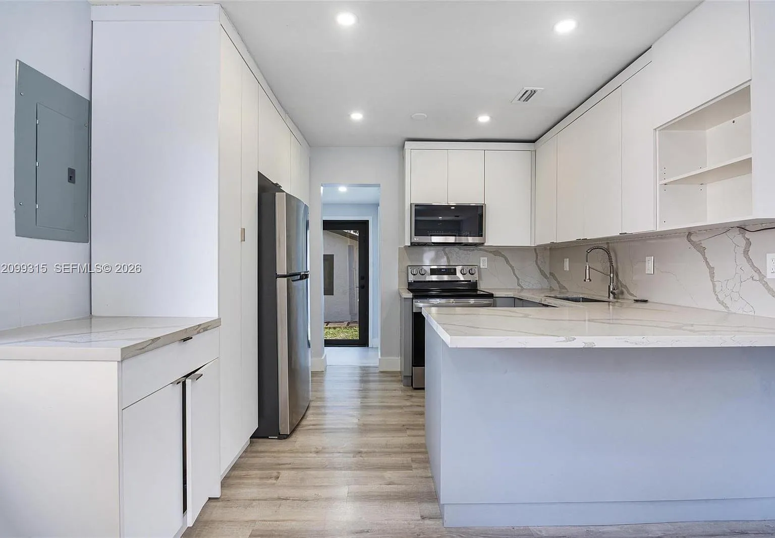 Pinewood Park Extension — Photo 1