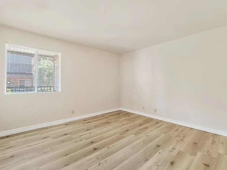 5062 River Glen Dr #151 — Photo 12