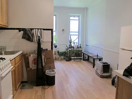 Rented by Chartwell Manhattan Realty | media 18