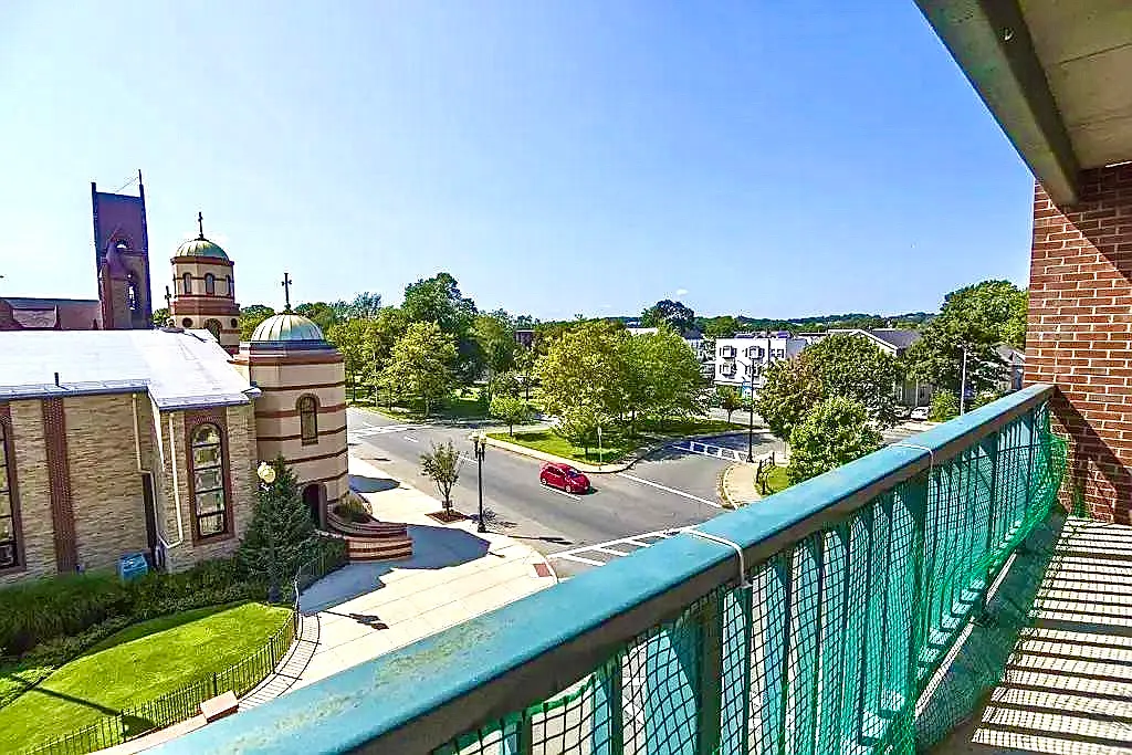 2 bed, 1035 sqft, $2,400 — Photo 3