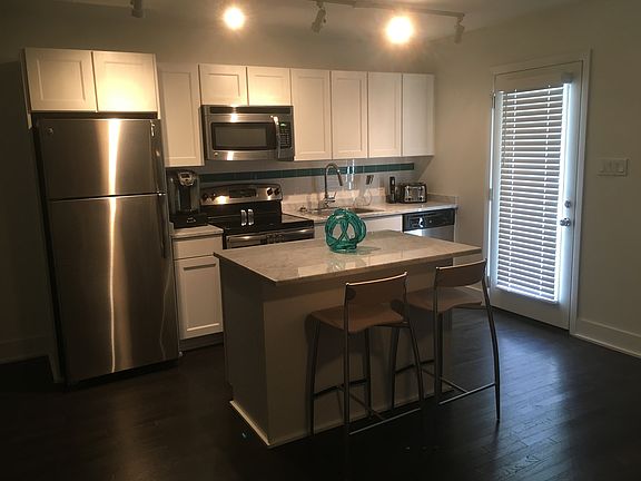 3rd image of 2833 Saint Charles Ave APT 18
