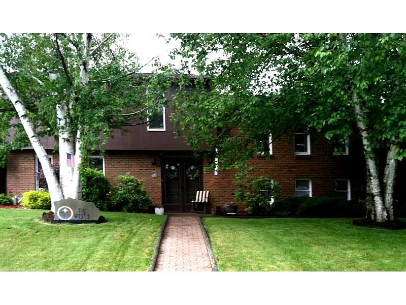102 Elgin Dr photo 1