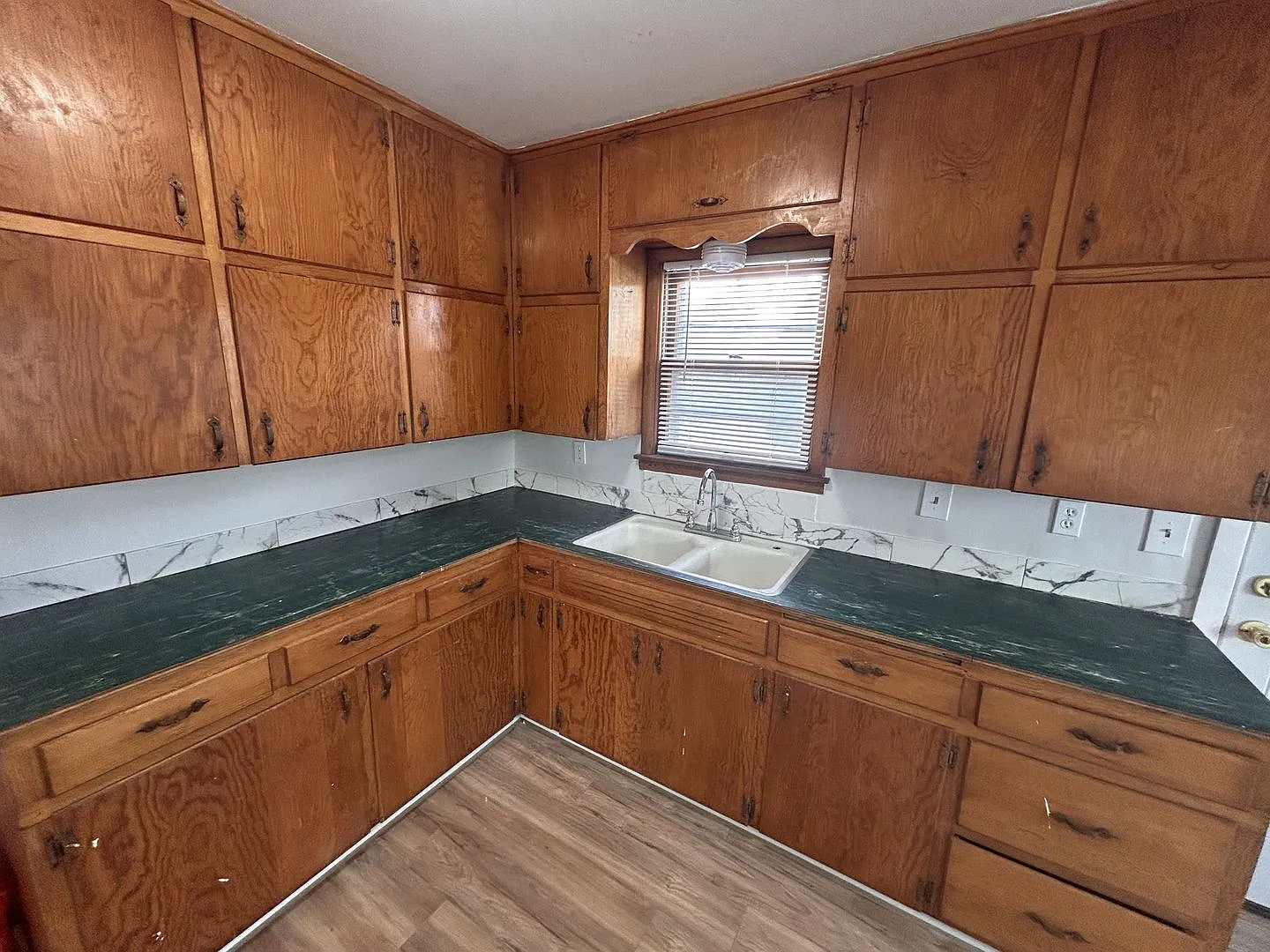 Large Fritch Home — Photo 3