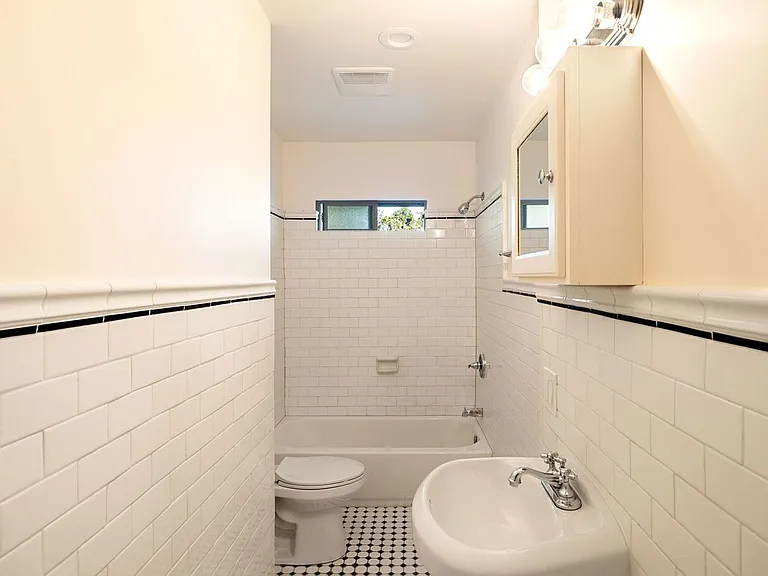 1123 W Kensington Rd — Photo 10