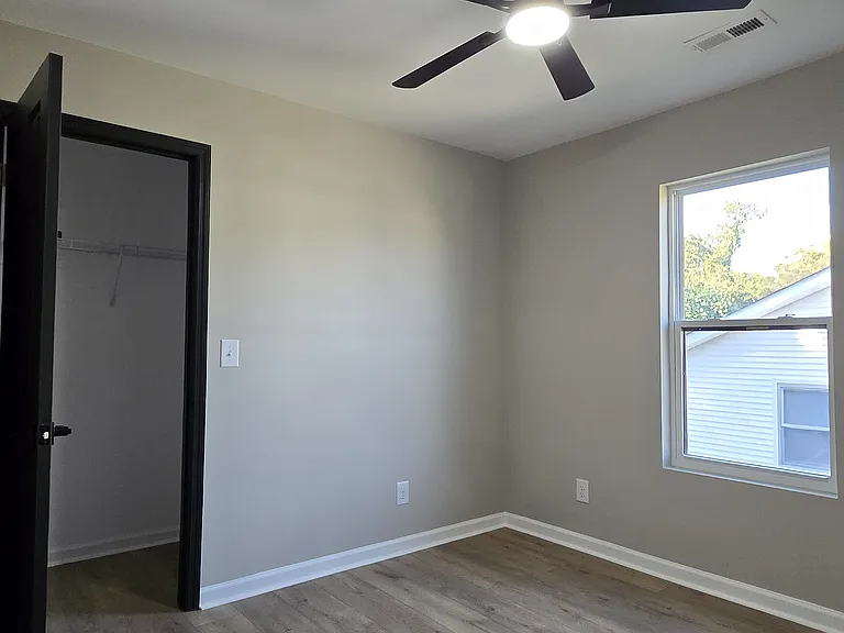 804 Martin St — Photo 10