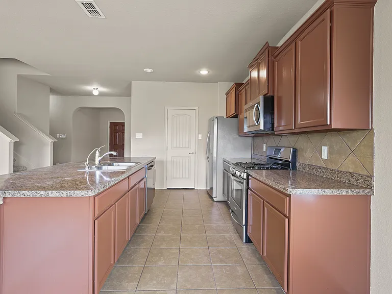 1804 Capulin Rd — Photo 7