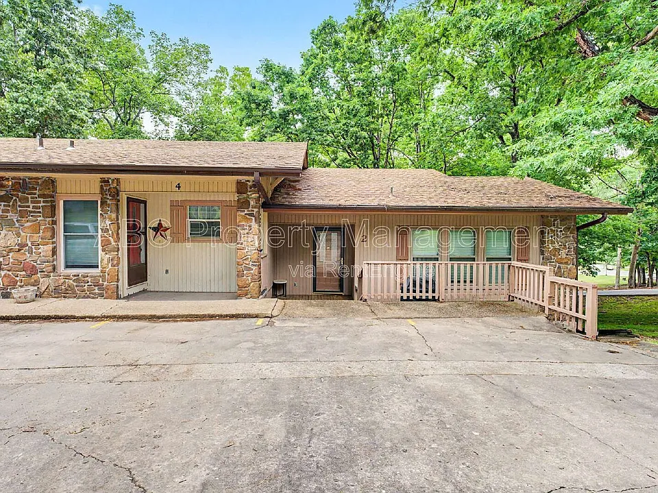 2 William Ln