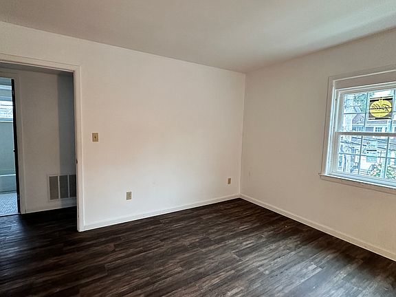 5th image of 937 Forest Ave APT 1A