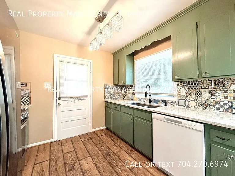 4008 Irvington Dr — Photo 3