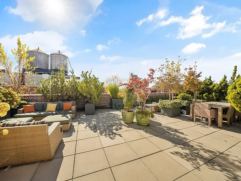 140 W 22nd St #2D — Photo 9