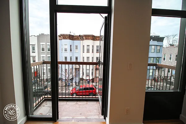 Rented by MySpaceNYC | media 6