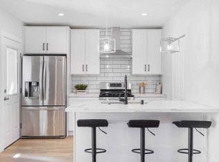 8024 Irvine Ave, North Hollywood, CA 91605