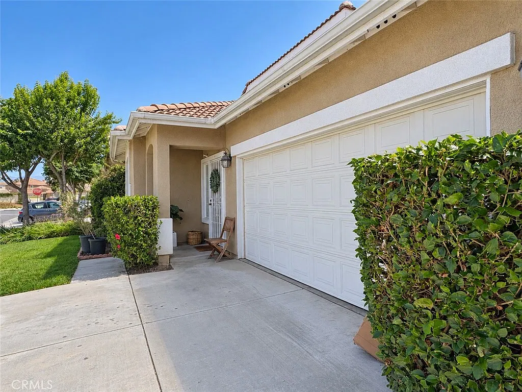 4 bed, 2095 sqft, $3,200 — Photo 4