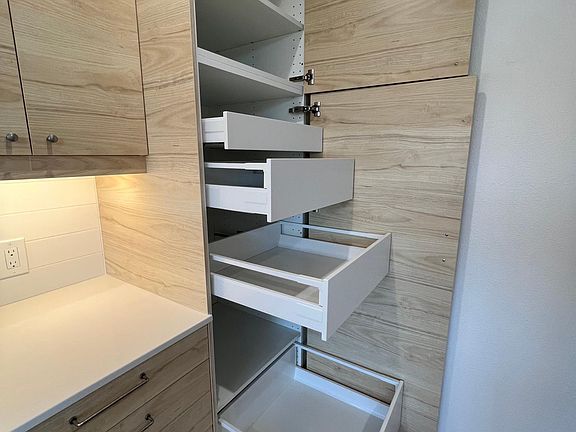 3rd image of 5302 Cahuenga Blvd #103