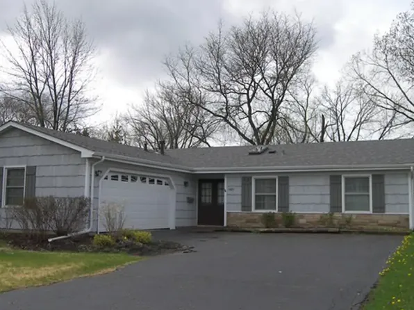 1005 Kingwood Ln, Lake Zurich, IL 60047