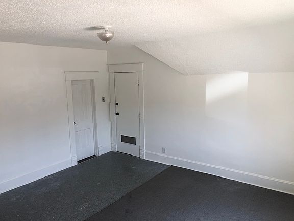 4th image of 225 W Loucks St APT 2