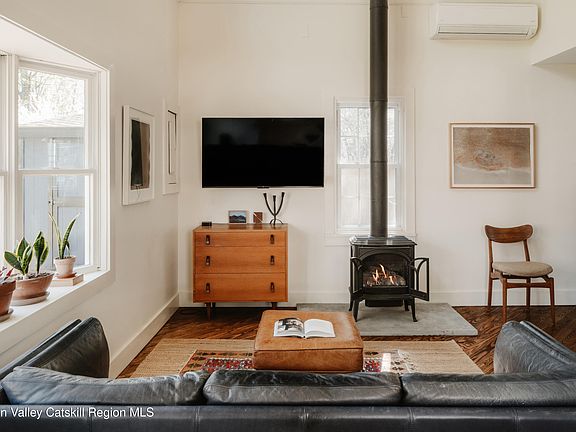 3rd image of 203 Reynolds Road