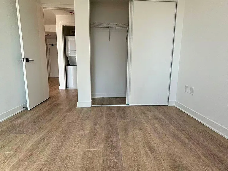 1185 Dupont St #510 — Photo 6