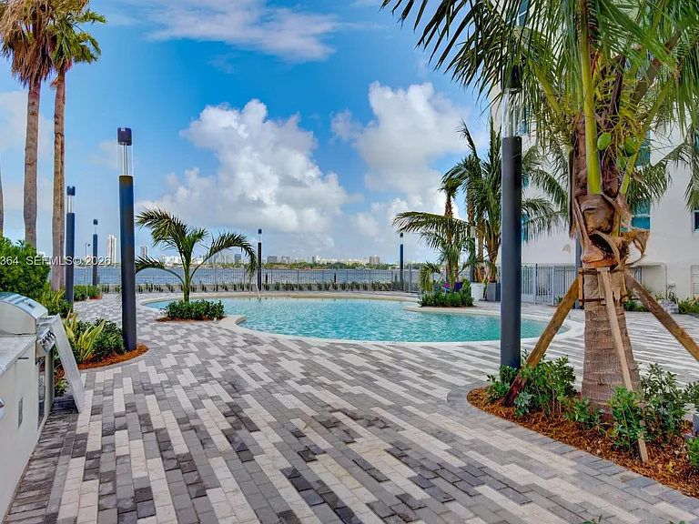 7501 E Treasure Dr #4K — Photo 10