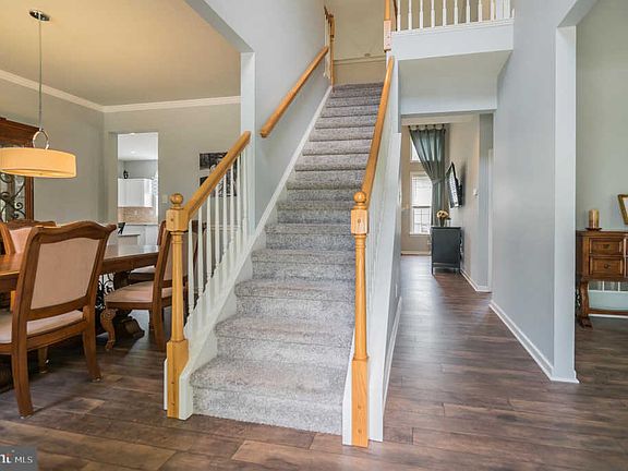 3rd image of 304 Highgrove Ln