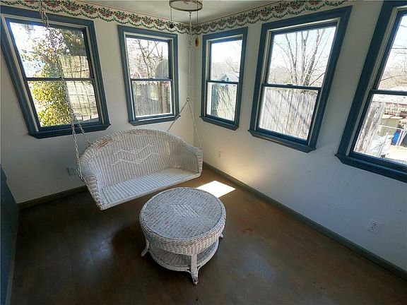 3rd image of 305 N Highland Ave