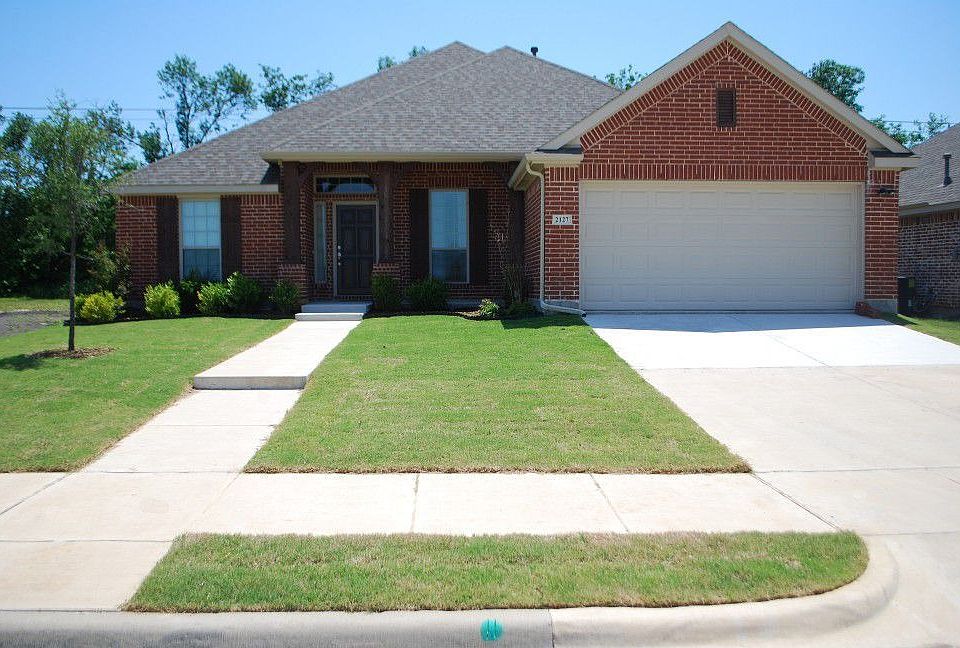 1st image of 2127 Central Park Dr