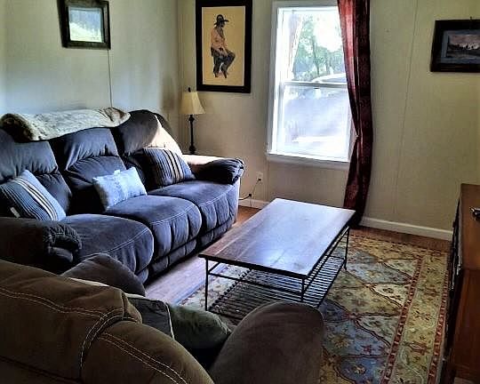 5th image of 427 Acorn Dr