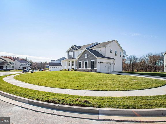 3rd image of 906 Honeyflower Dr