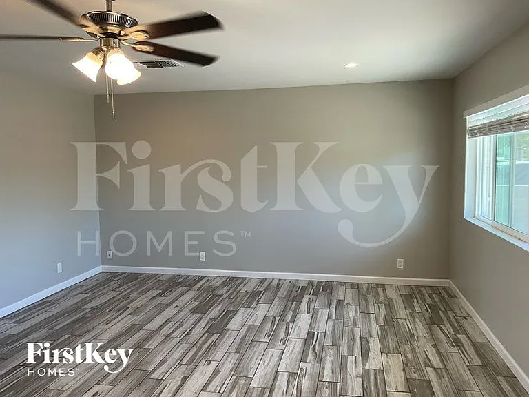 2133 E Larkspur Dr — Photo 4