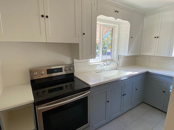5th image of 859 S Le Grand St