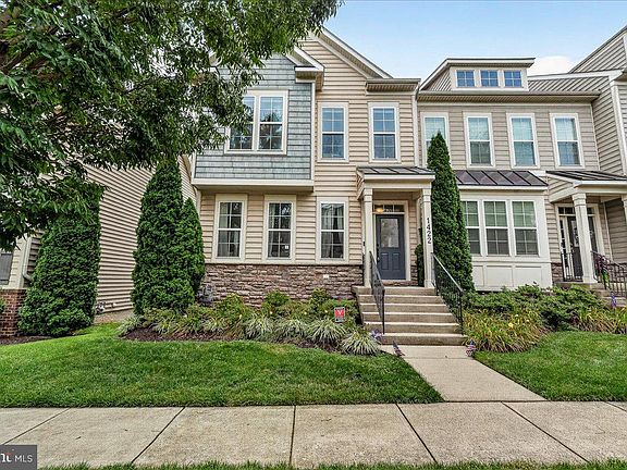 3rd image of 1422 Scheer St