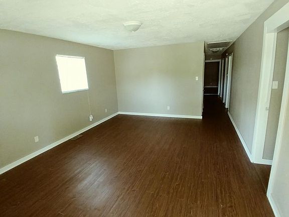 4th image of 4032 Arquette Dr