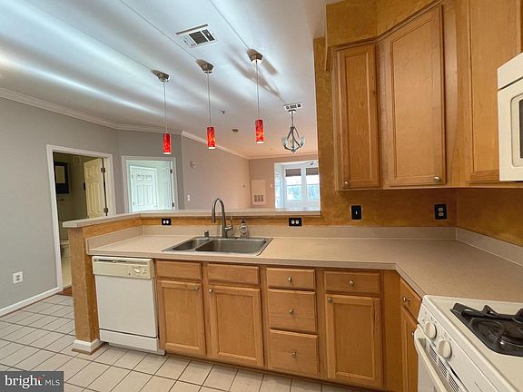 4th image of 311 High Gables Dr APT 201