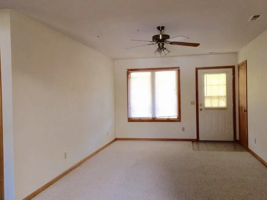 2 bed, $1,100 — Photo 4