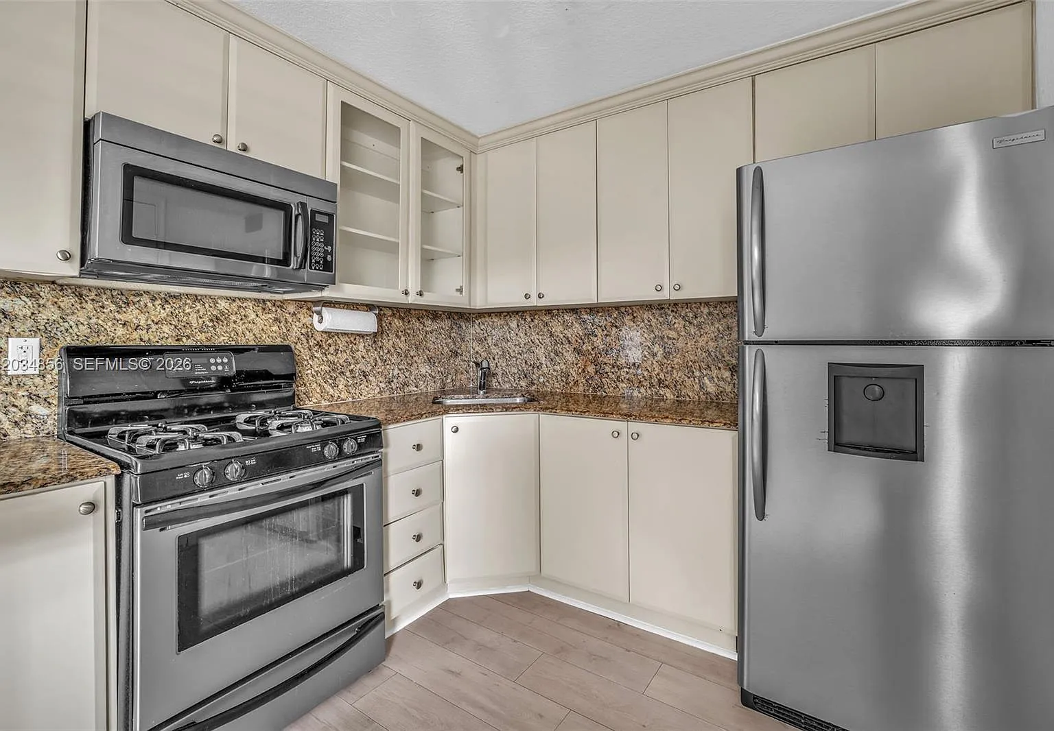 Virginia Pointe Condo — Photo 4