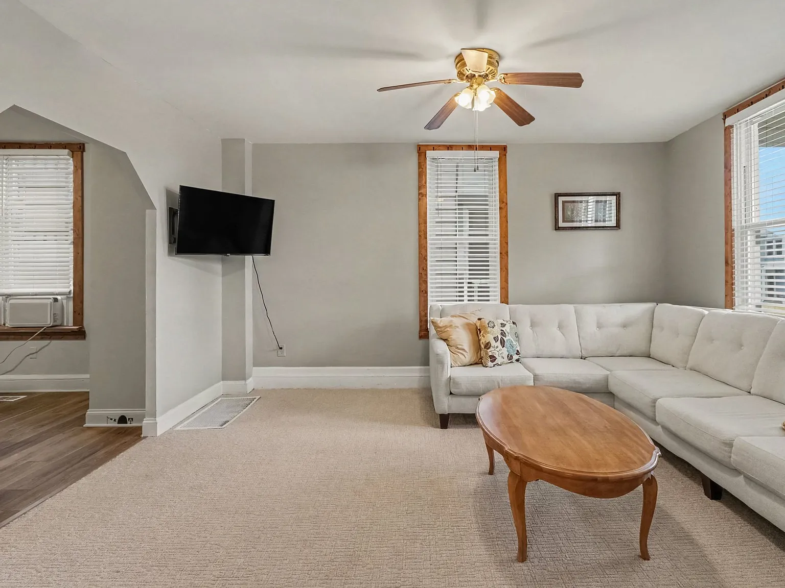 3 bed, 1611 sqft, $2,400 — Photo 2