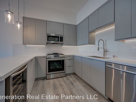 5th image of 5122 W Maplewood Ave #504