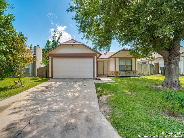 1st image of 215 Saddlebrook Dr