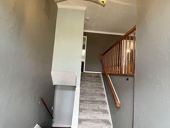2nd image of 617 Holly Ct