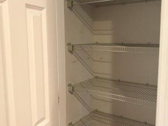 4th image of 525 Callaway Ct